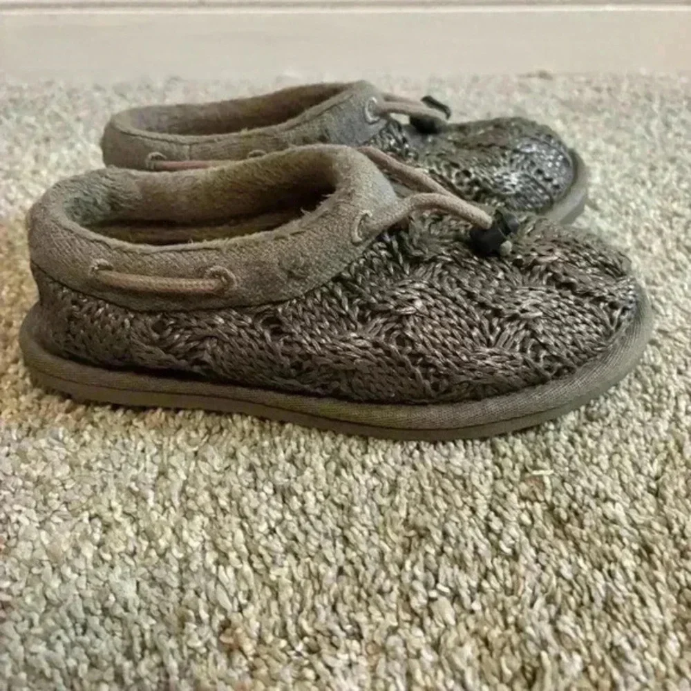 Ugg Freesia Gray Cable Knit Warm Slippers Size 13-1 Kids